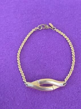 Vintage Monet Bracelet Abstract Wavy Ribbon Curved Central Bar Gold Tone Sz 6.25